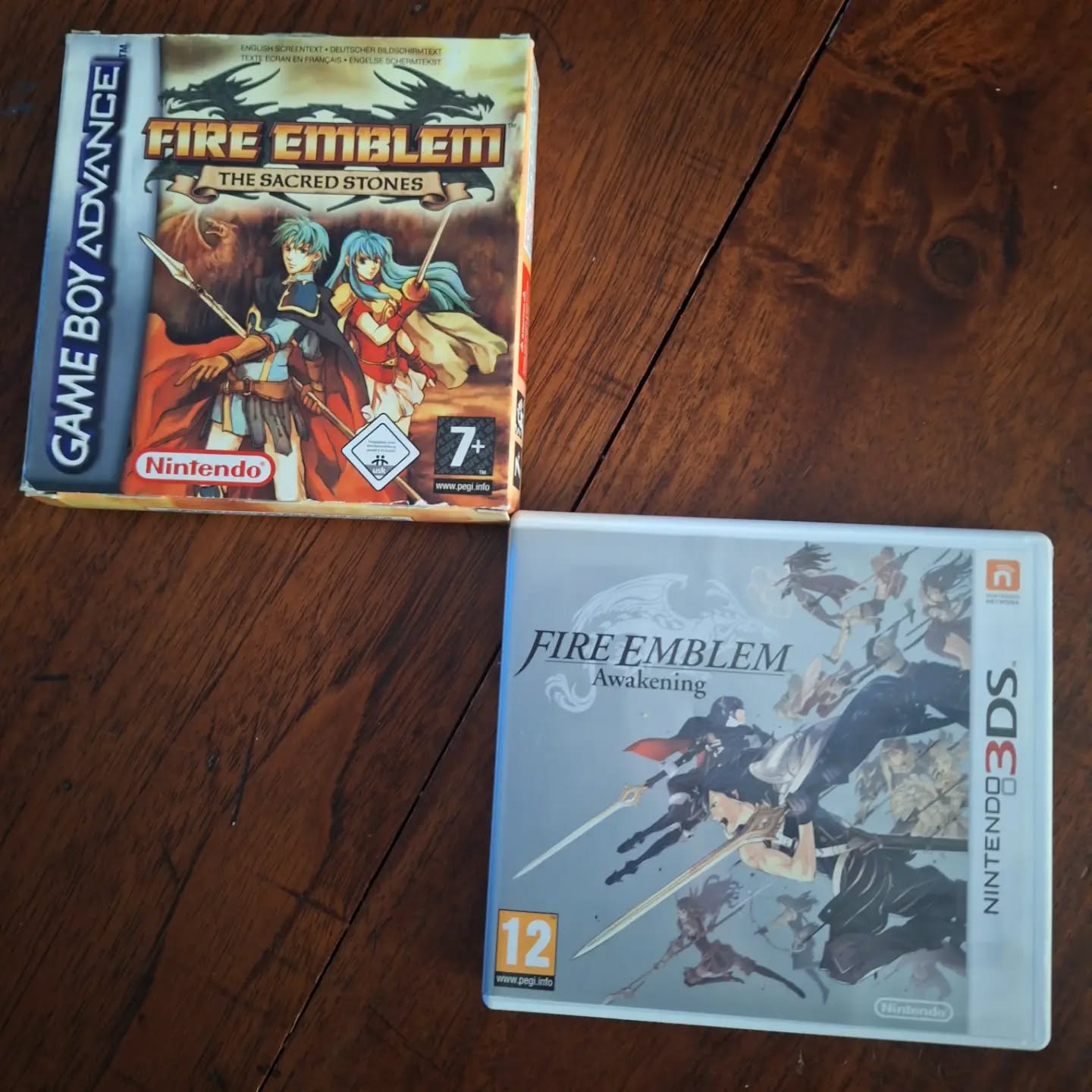 More Fire Emblem! The second one on GBA, and Awakening for 3DS. A lot of people recommended me Awakening, that it's one of the best in the series.

The cover of FE Awakening reminds me a lot of Kingdom Hearts Dream Drop Distance for 3ds, btw.

#fireemblem #retrogaming #videogames #nintendo