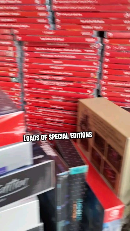 Special switch editions! Every game has a different size, even within the same series they do this (like with Xenoblade which I didn't even show here).

First World problems to the max, but why not use a couple of universally agreed sizes people 😅. Hey, it's all fine, but for folks that are a bit ocd when organising, it's kind of an annoyance as well.

#switch #videogames #nintendo #games #collector