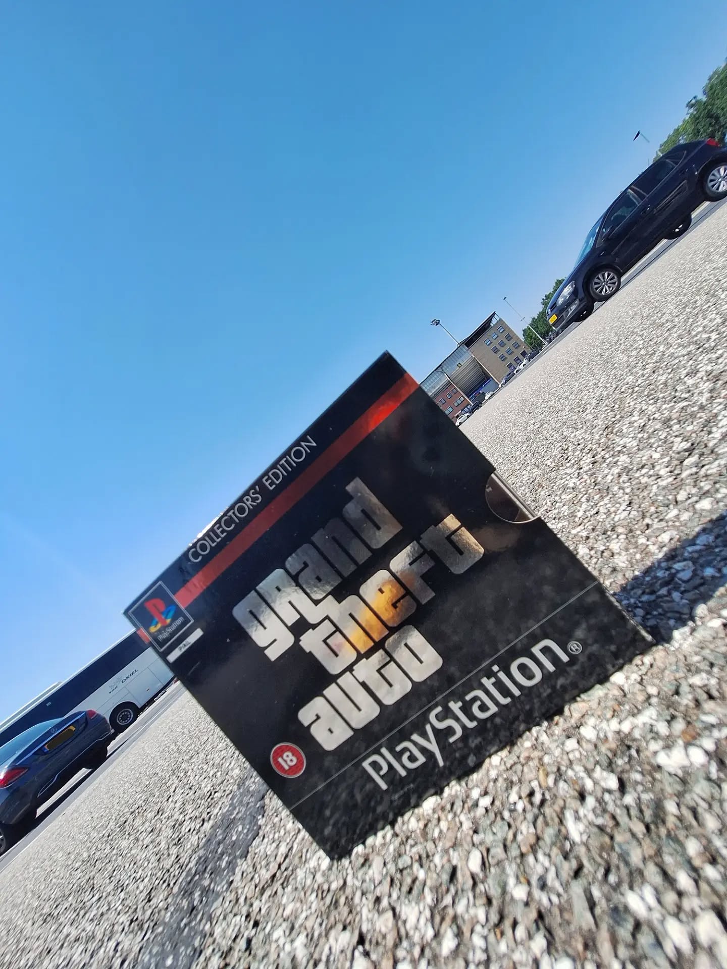 Day 4: The OG GTA. Aw yeah. Shot on a parking lot on a blistering hot summer day. 

The #RCEWorldCup2026 by @retrocollectiveeurope

Bought this beautiful edition on the day of its release, and I've always kept it, as you can see, in Minty McMintface condition.

Team C: me, @jashretro and @memorycardvault 

#gta #playstation #ps1 #grandtheftauto