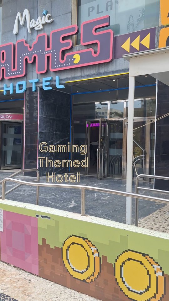 Stayed at a gaming themed hotel in Spain! Much fun, lots of gaming besides beach and pool visits. 

This was all booked and planned by the lovely missus, @birgitbetty Well, we can be sure she's a keeper, as they say!

#hotel #holiday #videogames #retrogaming #games