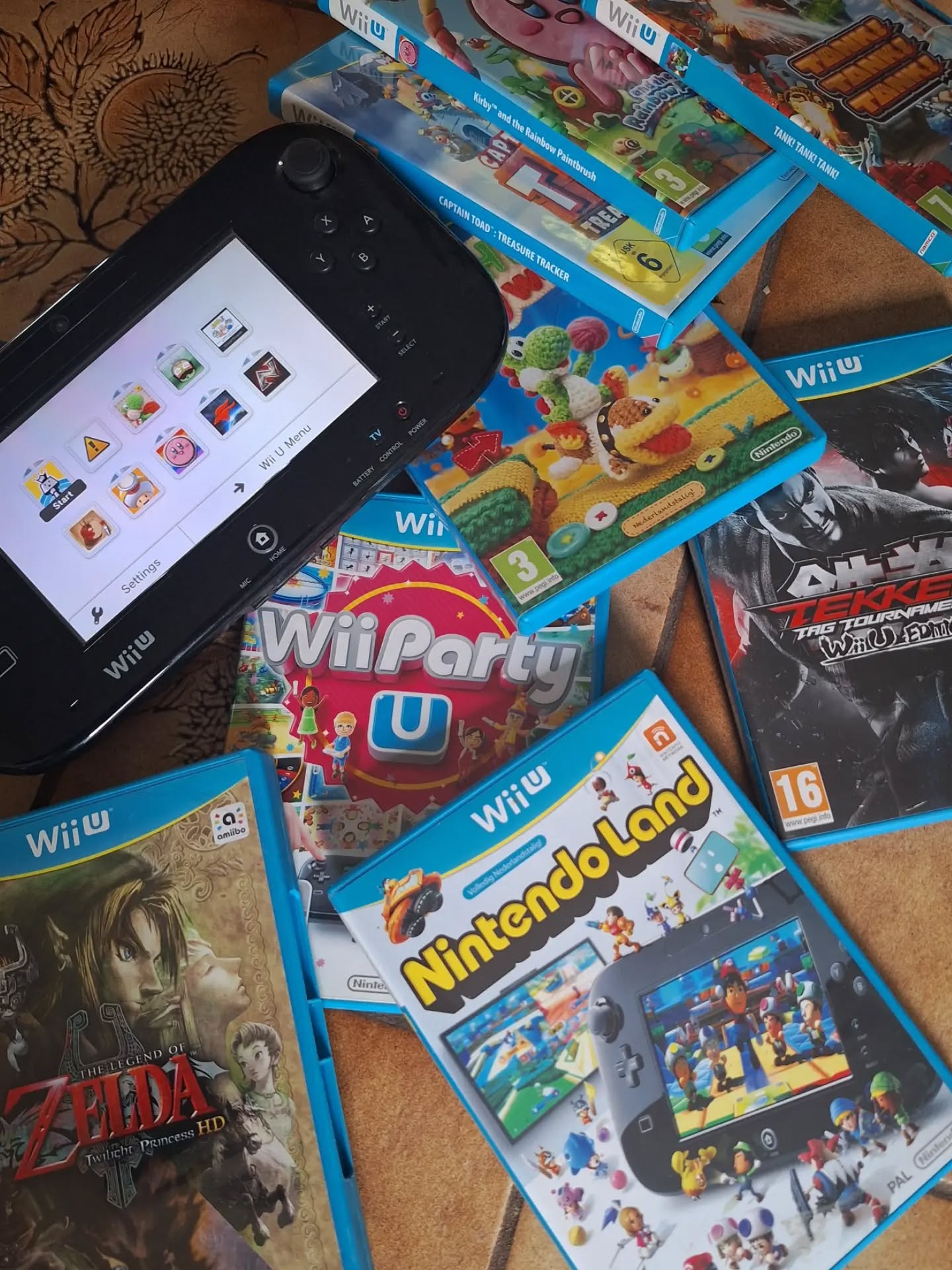 The WiiU might have been a commercial failure, but not a month goes by where we don't spend at least one Sat/Sun. morning or afternoon playing some Nintendoland, Warioware and Wii Party U.

Singleplayer there's also still a lot to do for me. Bayonetta 2, Ninja Gaiden 3, Zelda Twilight Princess etc.

#nintendo #wiiu #zelda