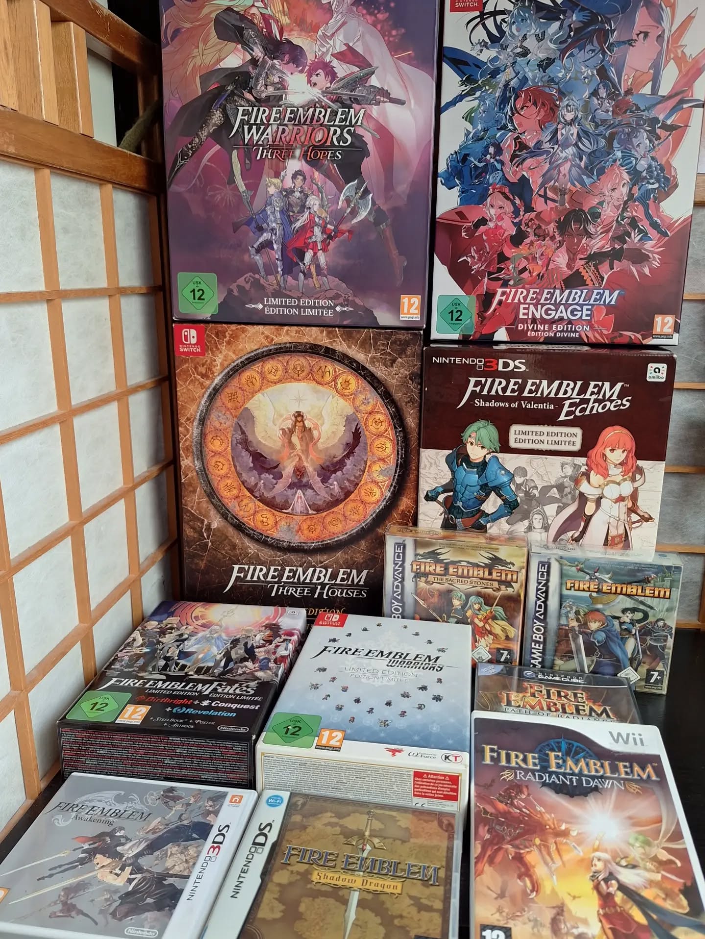 Fire Emblem galore! That's a astronomical load of gameplay hours right there...

Busy with the first one on GBA, halfway through it now, love it.

#fireemblem #retrogaming #nintendo #rpg